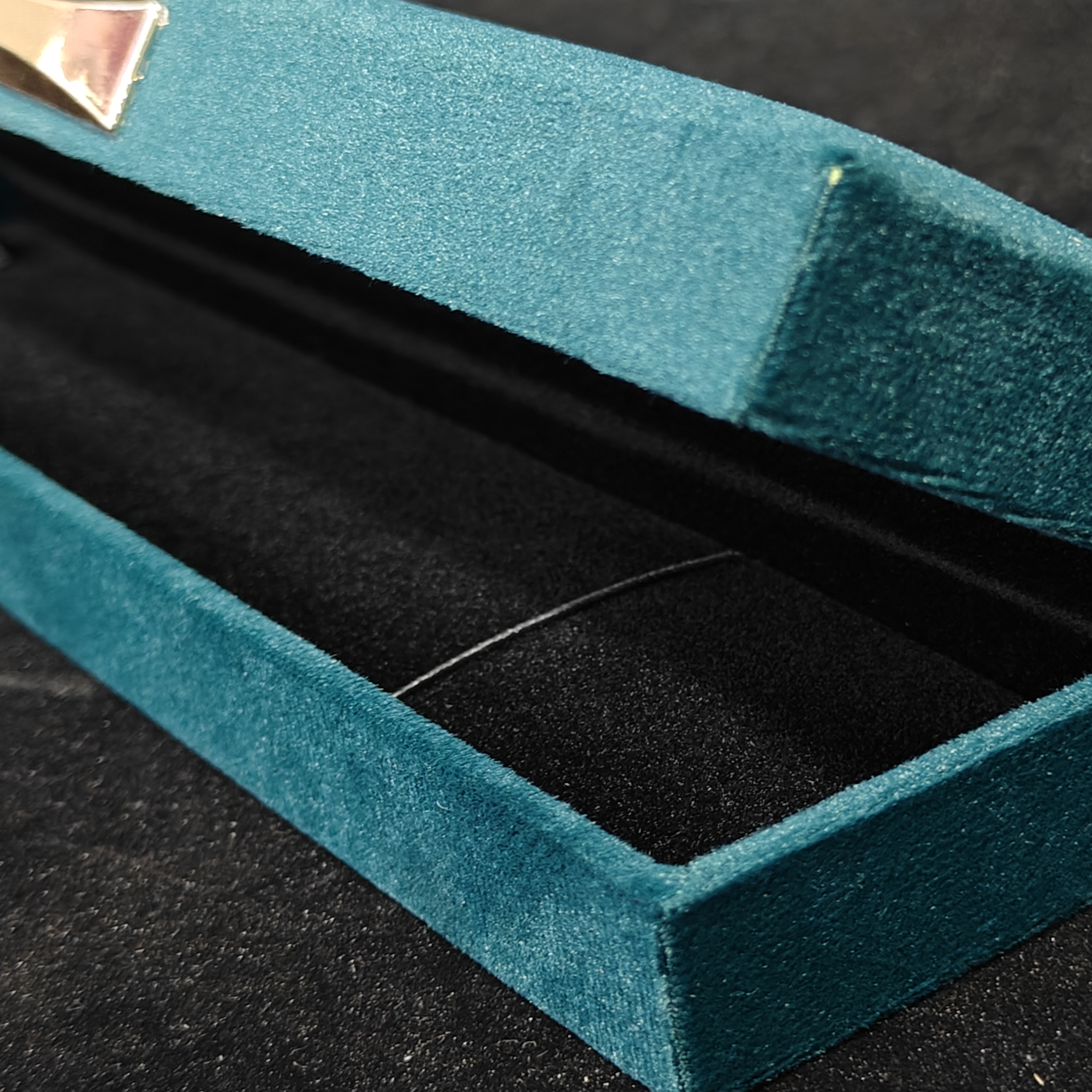 Brouch BOX 9X2½ Chain