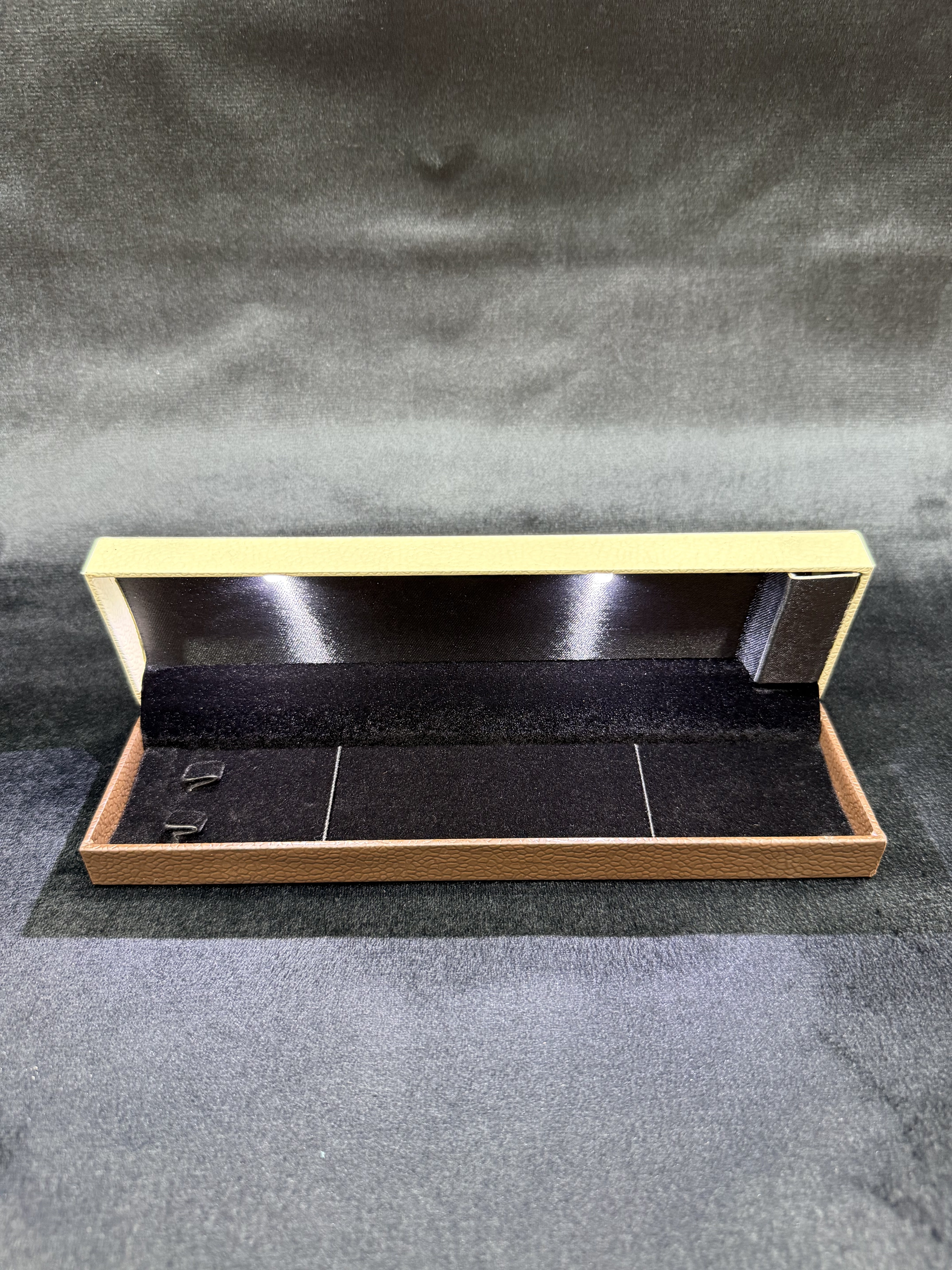 Light Diamond BOX 9x2½ Chain