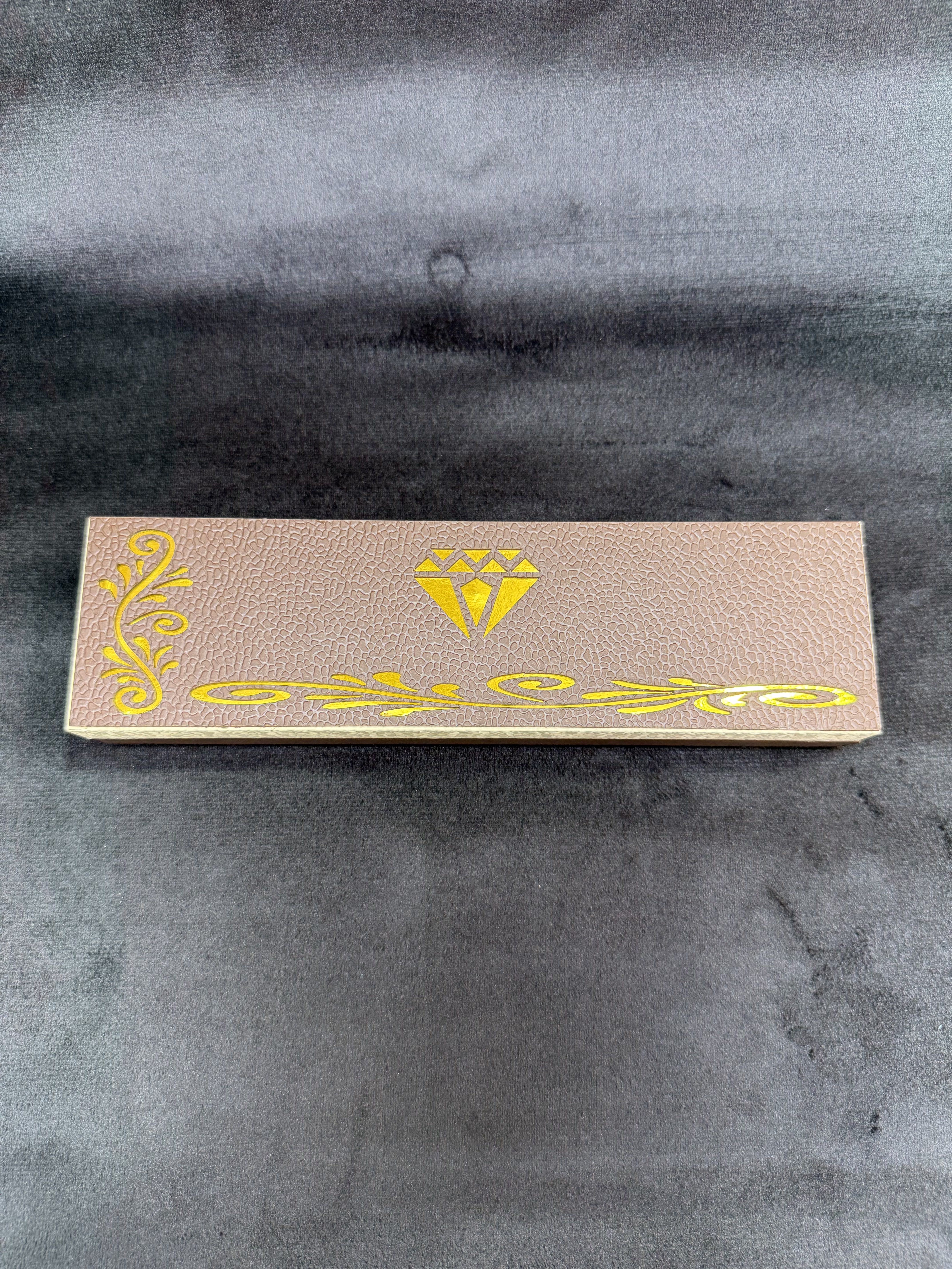 Light Diamond BOX 9x2½ Chain